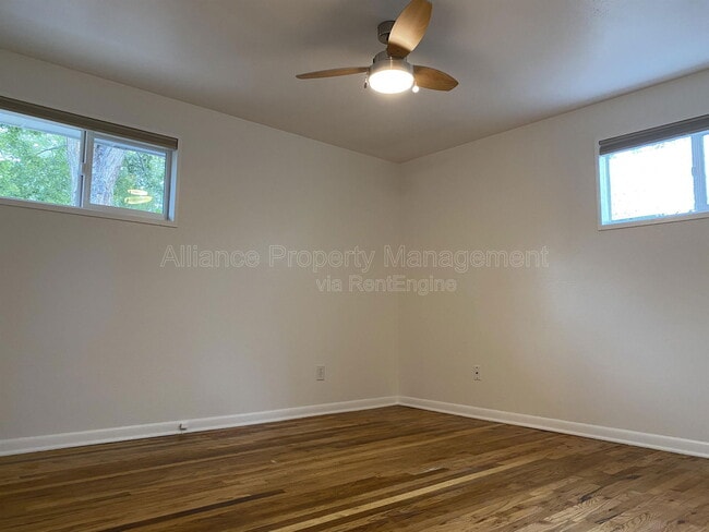 Building Photo - 2605 Lark Dr