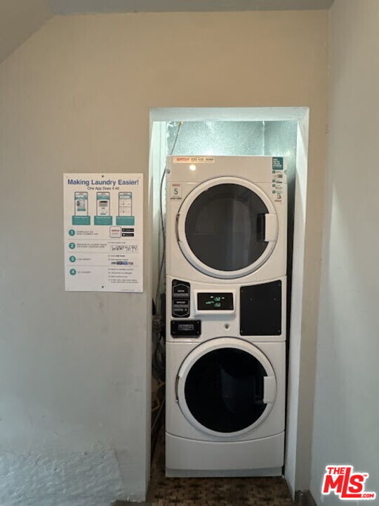 Building Photo - 127 N Doheny Dr