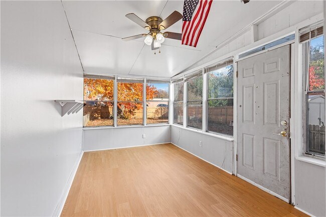 Building Photo - 41 Oak St