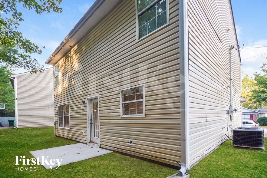 Building Photo - 7099 Ravenwood Ln