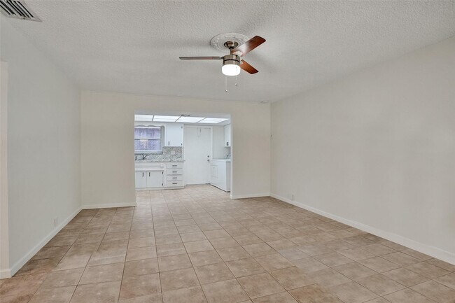 Building Photo - 4240 NW 21st Ave