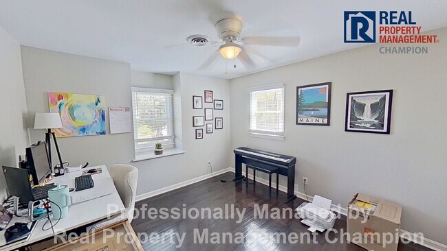 Building Photo - Immaculate 5 BD/3 BD Home w/Park Like Setting Near Cape Fear Country Club