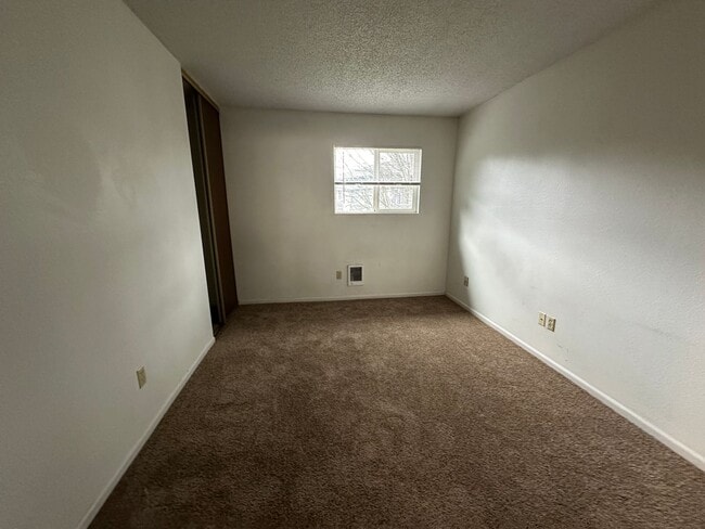 Building Photo - 3 Bedroom Condo for Rent - Hood River