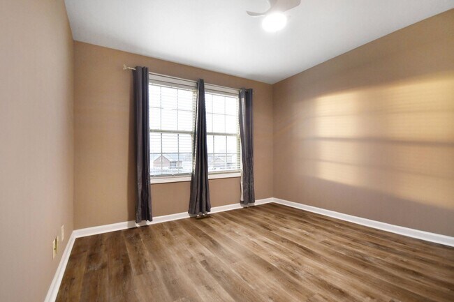 Building Photo - Pet Friendly Three Bedroom!