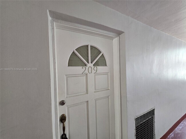 Building Photo - 120 Royal Palm Rd