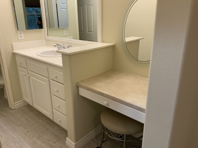 Building Photo - Beautiful Valencia Townhome in the Highly Desirable Village Walk Community