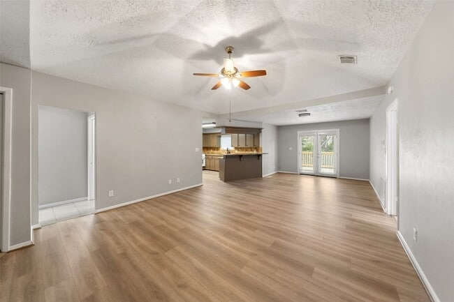 Building Photo - 25 Shady Oak Ln