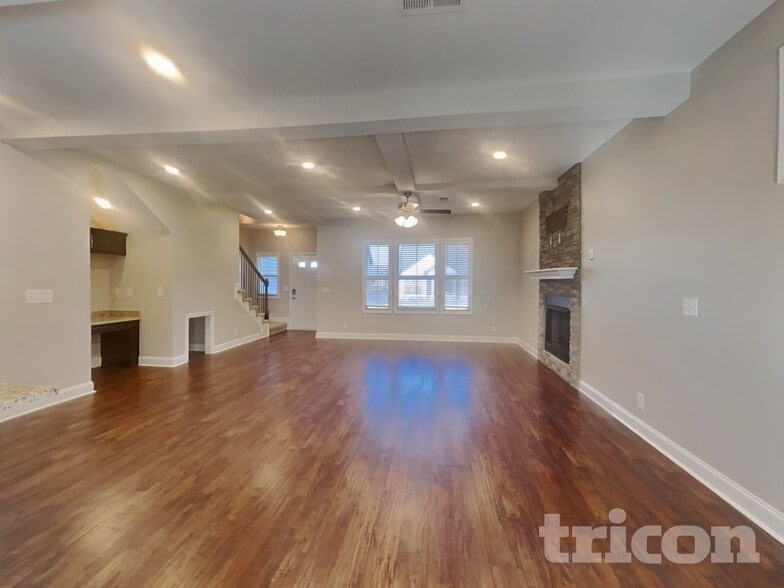 Building Photo - 124 Lucerne Ln