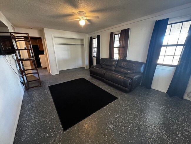 Building Photo - 630 N Crooked Lake Dr