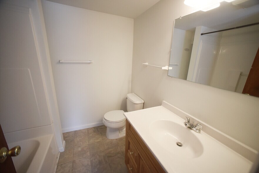 Bathroom - 80 Walnut St