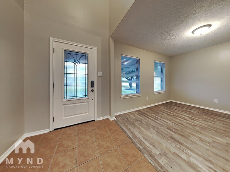 Building Photo - 10507 Scenic Cove Ct