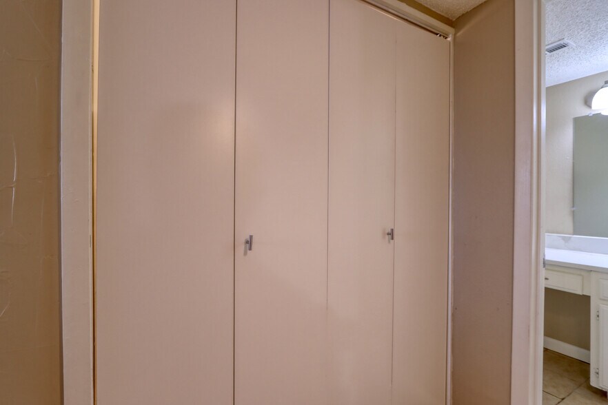 Building Photo - 707 Harbour Town Dr