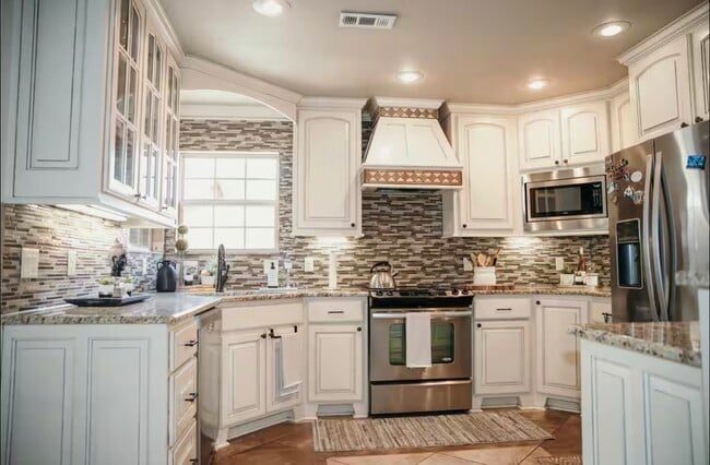 Building Photo - 1306 N 31st St