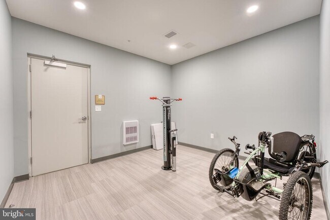 Building Photo - 635 Slaters Ln
