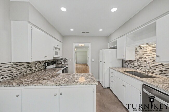 Building Photo - Vintage Charm Meets Modern Comfort Fully Updated 1942 Home in Fort Worth's Ridglea Area