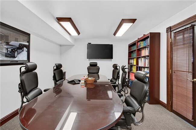 Building Photo - 7240 McKnight Rd