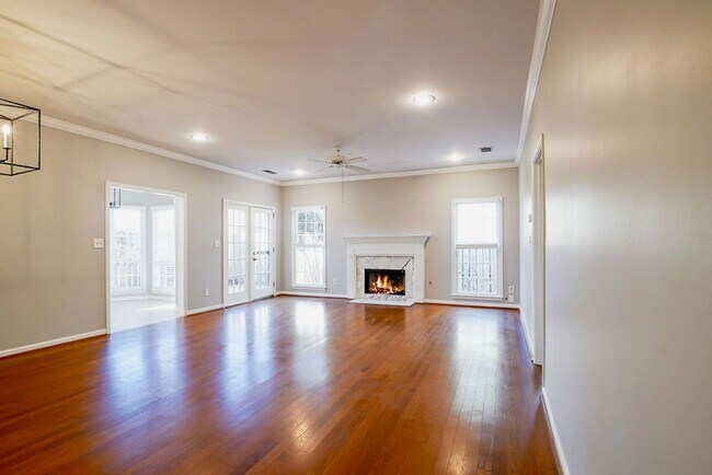 Building Photo - Vestavia Hills - cute and ready to move in NOW!