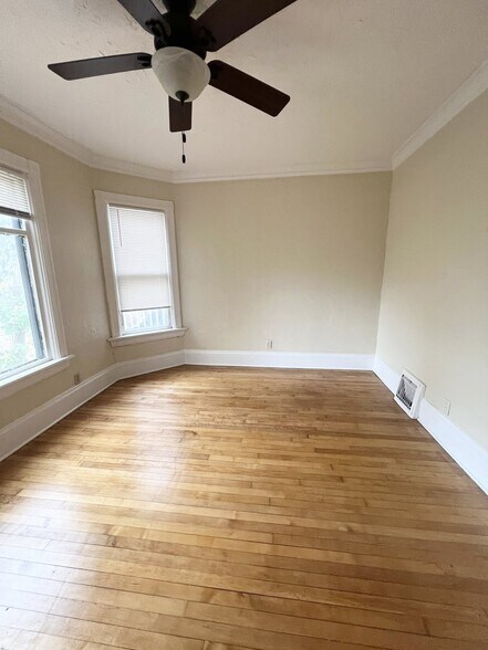 Building Photo - 3336 N Bartlett Ave