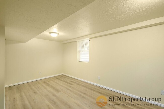 Building Photo - Newly Updated Liberty Wells Duplex!!