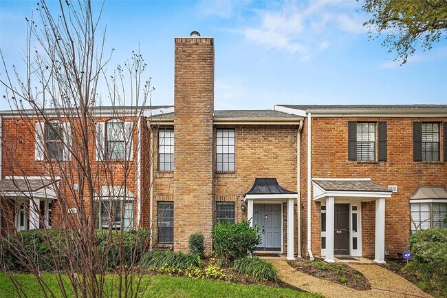 Building Photo - 810 Augusta Dr
