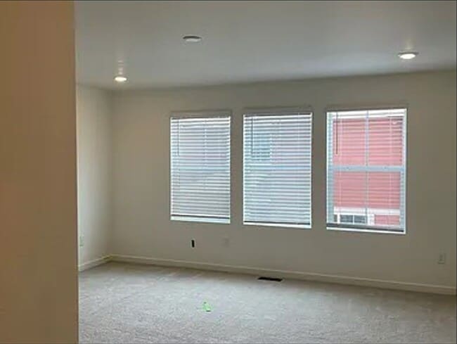 Building Photo - 661 Brookwood Dr