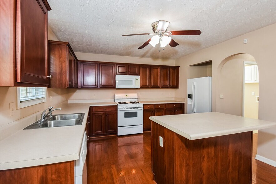 Building Photo - 217 E Skyline View