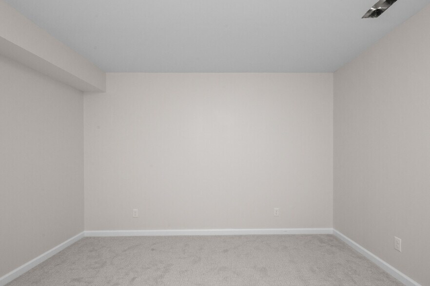 Building Photo - 1511 Fall Creek Ln