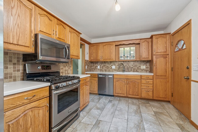 Building Photo - 923 Talwrn Ct