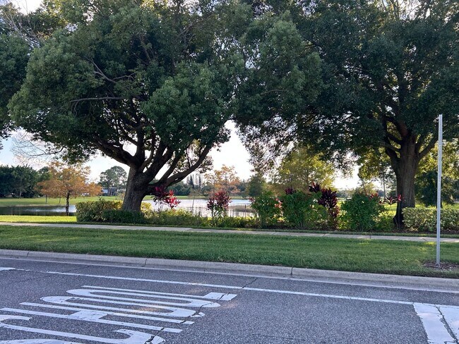 Building Photo - Waterfront Pool Home in Waterford Lakes