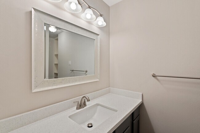 Building Photo - 2411 Cypressvine Dr