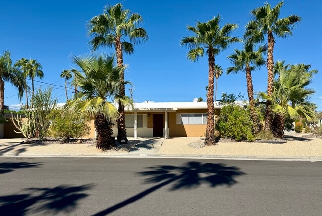 Building Photo - 1450 E Granvia Valmonte