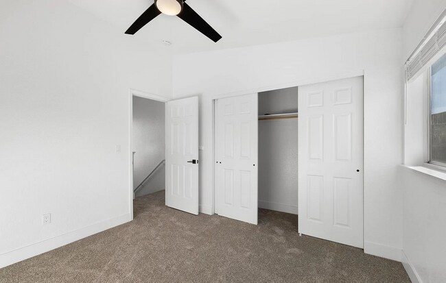 Building Photo - 3 Bed/2.5 Bath House w/ Yard Close to UNR