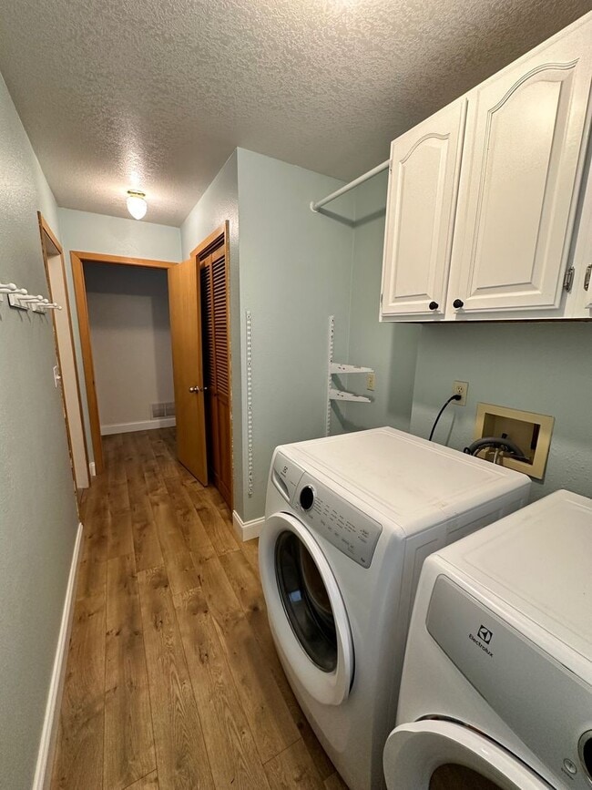 Building Photo - Lovely 3 Bedroom 2 Bath home in great location