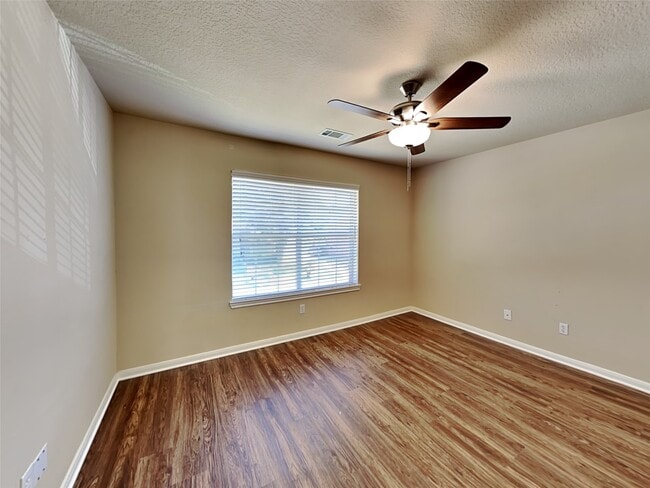 Building Photo - 13143 Mills River St