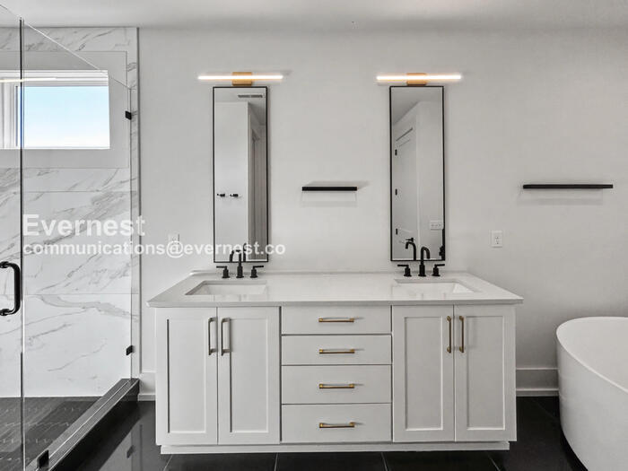 Building Photo - 1011 Garfield St