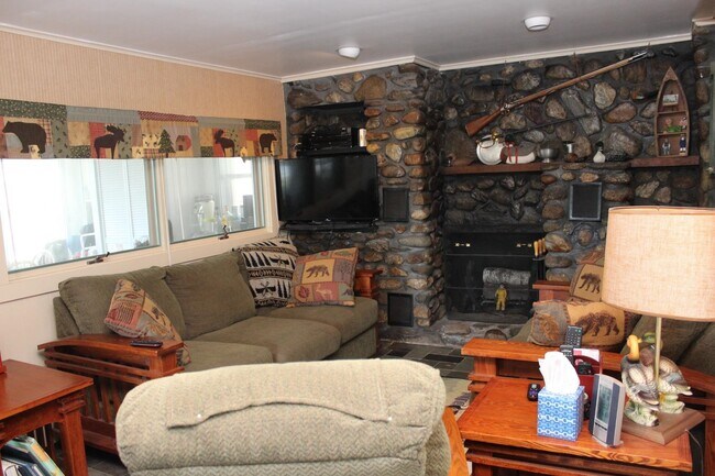 Building Photo - 318 Paradise Dr