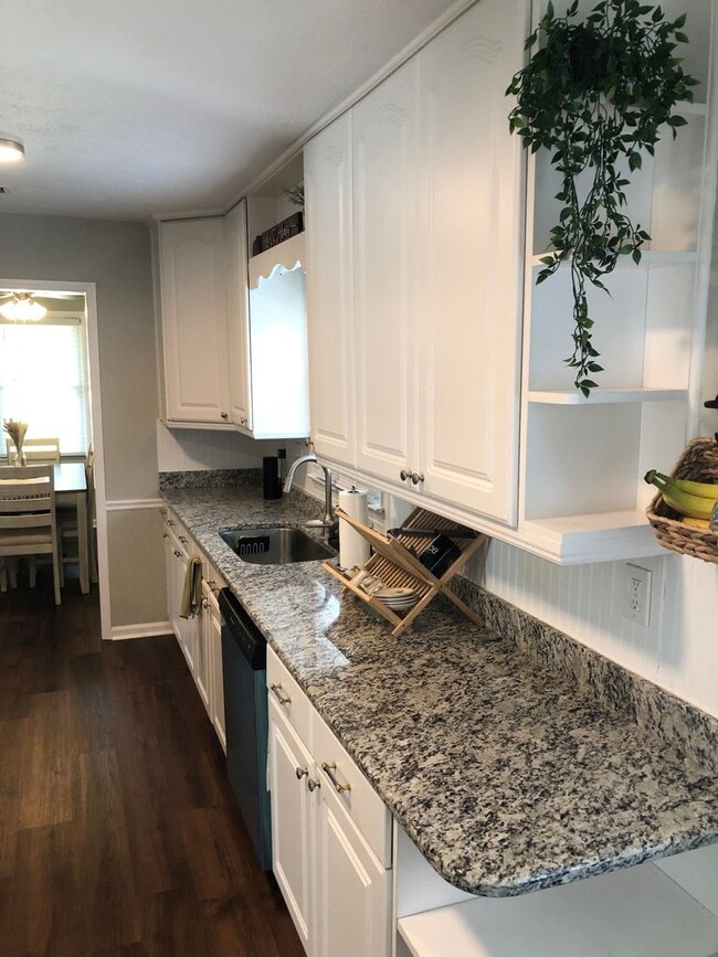 Building Photo - 5438 Brookview Dr
