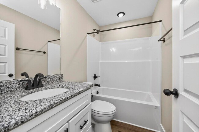 Building Photo - 206 Ross Ave