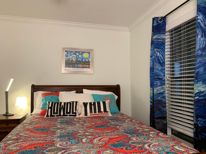 Building Photo - 407 E 45th St #116