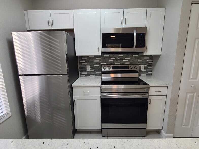 Building Photo - 4220 Summer Landing Dr