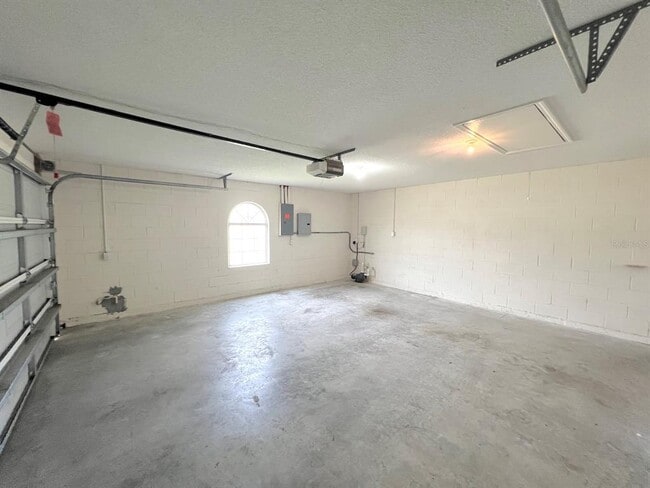 Building Photo - 87 Rose Dr