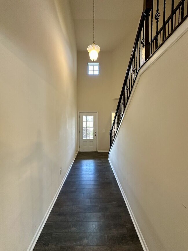 Building Photo - Beautiful, Well Kept, Townhouse in Popular Bridgemill