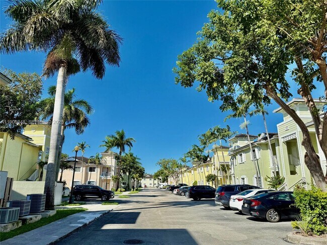 Building Photo - 2665 NE 4th St