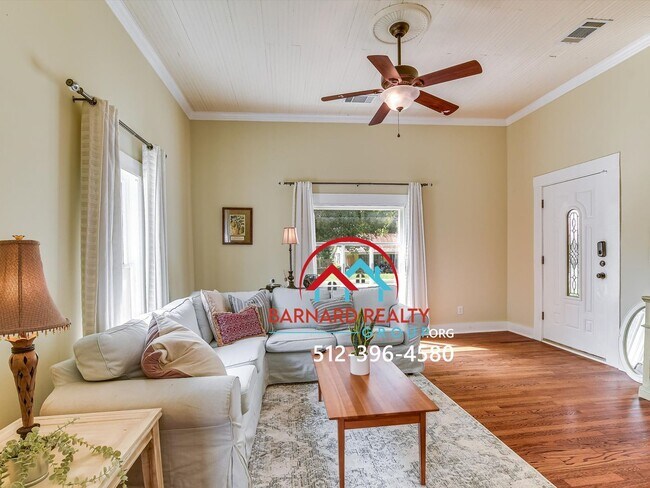 Building Photo - Available Now: 2 Bed/2 Bath in Historic Di...
