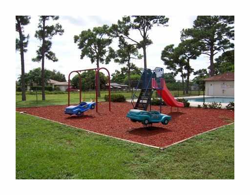 Building Photo - 1401 Cypress Way W