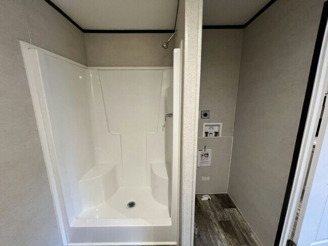 Building Photo - 126 Southland Ct