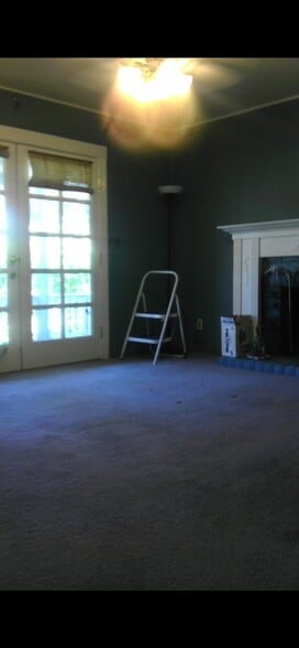 Building Photo - 1857 Crestwood Cir