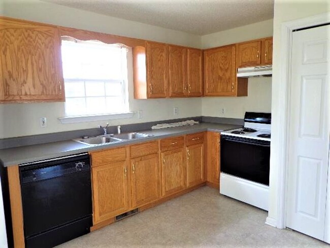 Building Photo - 3 Bedroom, Dog Friendly, Home For Rent In ...