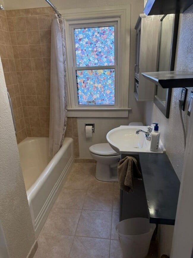 Building Photo - Gorgeous 2 Bedroom in Old Colorado City