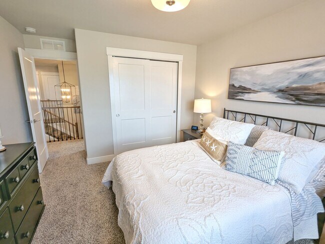 Building Photo - Large Home in Bradly Ranch